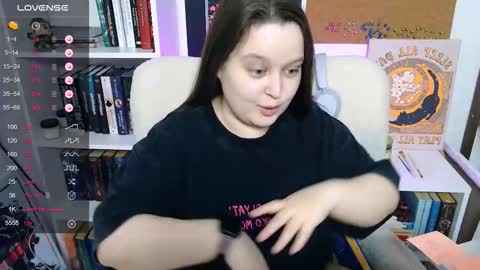 Mia  online show from February 25, 2026, 3:32 pm