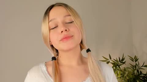 Eva online show from November 12, 2025, 1:11 pm