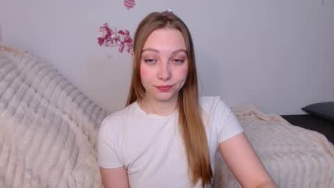 love bella  online show from March 30, 2026, 12:11 am