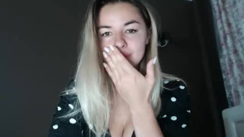 Megane online show from November 1, 2025, 7:10 am