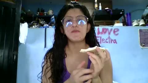 Snapshot of love_electra chatting on April 1, 2026, 3:09 pm love_electra online show from April 1, 2026, 3:09 pm