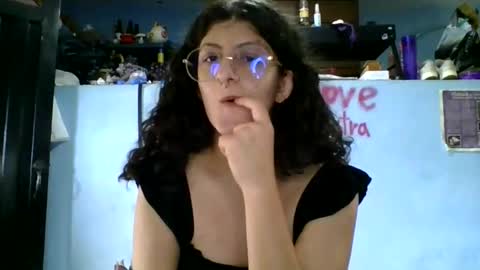 Snapshot of love_electra chatting on April 7, 2026, 2:17 pm love_electra online show from April 7, 2026, 2:17 pm