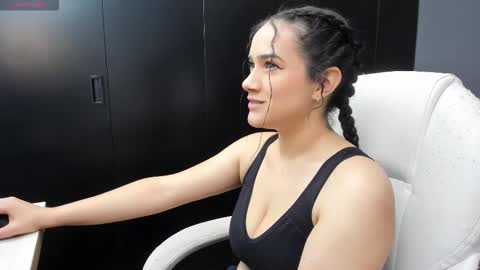 Snapshot of love_kris chatting on October 20, 2025, 2:01 am Kristen LoveBerry online show from October 20, 2025, 2:01 am