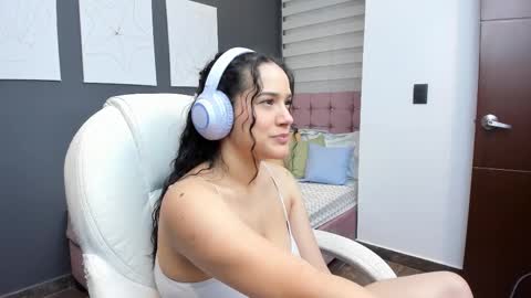 Snapshot of love_kris chatting on October 26, 2025, 2:28 am Kristen LoveBerry online show from October 26, 2025, 2:28 am