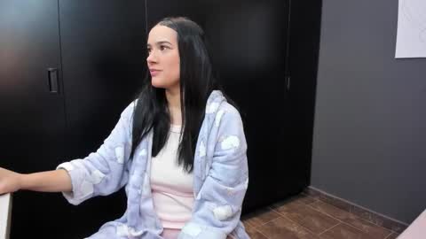 Snapshot of love_kris chatting on November 2, 2025, 12:57 am Kristen LoveBerry online show from November 2, 2025, 12:57 am