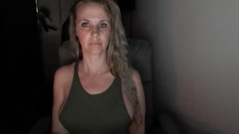 LoVe On  online show from November 29, 2025, 2:58 am