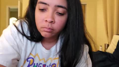 Snapshot of love_raquel_xo chatting on October 3, 2025, 2:19 am Raquel Love online show from October 3, 2025, 2:19 am