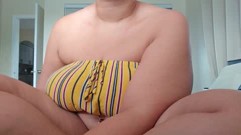 Snapshot of love_raquel_xo chatting on October 11, 2025, 7:01 pm Raquel Love online show from October 11, 2025, 7:01 pm