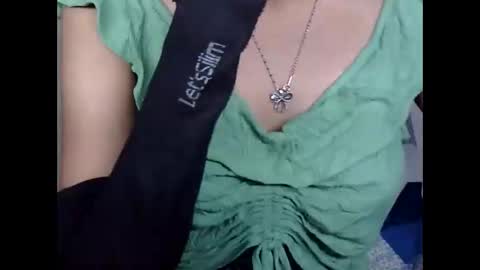 Snapshot of love_riva chatting on October 25, 2025, 11:40 am Riva online show from October 25, 2025, 11:40 am