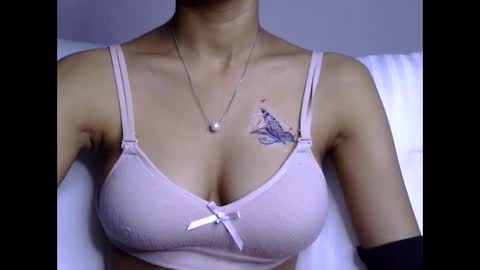 Snapshot of love_riva chatting on November 23, 2025, 10:26 am Riva online show from November 23, 2025, 10:26 am