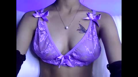 Snapshot of love_riva chatting on November 24, 2025, 10:48 am Riva online show from November 24, 2025, 10:48 am