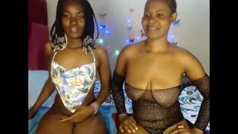 Snapshot of love_sparkle chatting on October 14, 2025, 6:09 pm love_sparkle online show from October 14, 2025, 6:09 pm