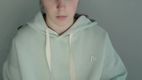 Vivian online show from November 21, 2025, 12:04 pm