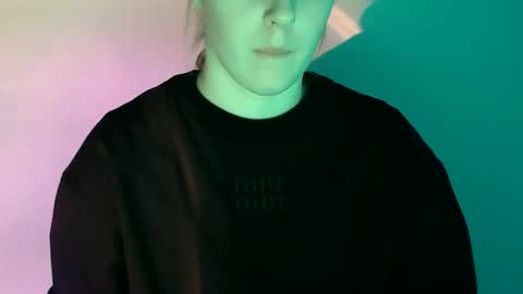 Vivian online show from December 4, 2025, 2:15 pm