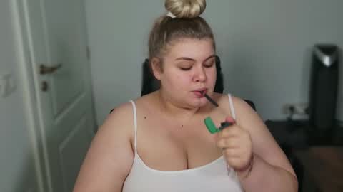 Snapshot of love_wiggy18 chatting on October 3, 2025, 5:15 am Ally online show from October 3, 2025, 5:15 am