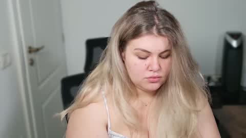 Snapshot of love_wiggy18 chatting on October 8, 2025, 5:16 am Ally online show from October 8, 2025, 5:16 am