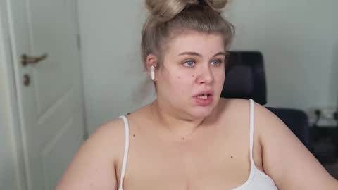 Snapshot of love_wiggy18 chatting on October 15, 2025, 8:03 am Ally online show from October 15, 2025, 8:03 am