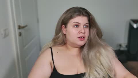 Snapshot of love_wiggy18 chatting on October 17, 2025, 11:24 am Ally online show from October 17, 2025, 11:24 am