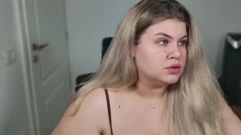 Snapshot of love_wiggy18 chatting on October 19, 2025, 6:47 am Ally online show from October 19, 2025, 6:47 am