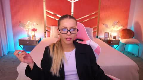Snapshot of loveedove chatting on June 5, 2026, 6:09 am loveedove online show from June 5, 2026, 6:09 am