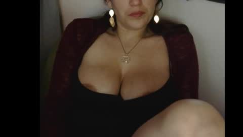 Ashley and Leon online show from November 4, 2025, 8:46 am