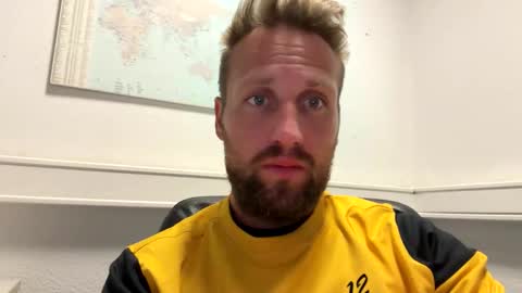 lovefuesse online show from September 22, 2025, 7:43 am