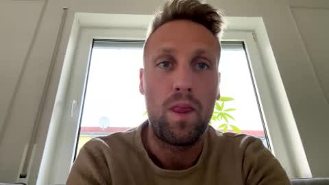 lovefuesse online show from October 26, 2025, 3:29 pm