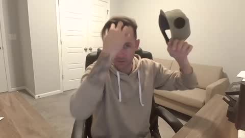 lovehatlovers online show from September 19, 2025, 8:16 am