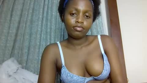 Snapshot of lovelbrownie chatting on October 9, 2025, 7:01 pm lovelbrownie online show from October 9, 2025, 7:01 pm