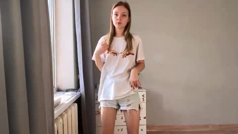 Snapshot of lovelladeboer chatting on November 19, 2025, 6:24 am Ella online show from November 19, 2025, 6:24 am