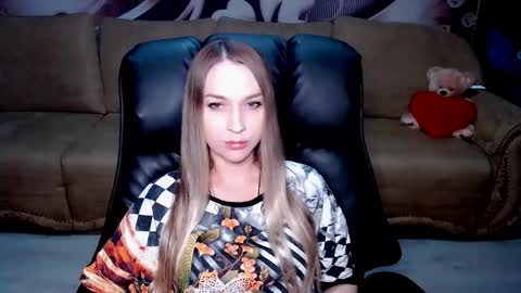Snapshot of lovellymalina chatting on February 6, 2026, 12:19 pm private open online show from February 6, 2026, 12:19 pm