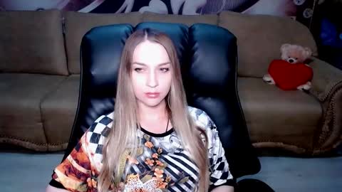 Snapshot of lovellymalina chatting on February 15, 2026, 11:08 am private open online show from February 15, 2026, 11:08 am