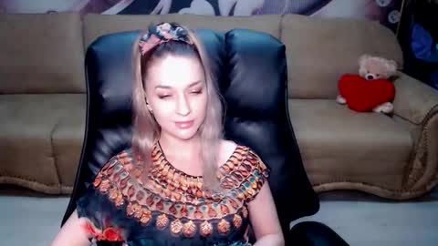 Snapshot of lovellymalina chatting on March 5, 2026, 5:42 pm private open online show from March 5, 2026, 5:42 pm