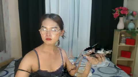 lovely_dianne online show from February 8, 2025, 1:11 pm