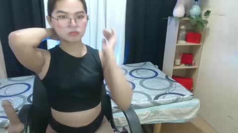 lovely_dianne online show from February 9, 2025, 10:31 am