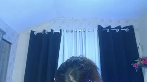 lovely_dianne online show from February 17, 2025, 10:40 am