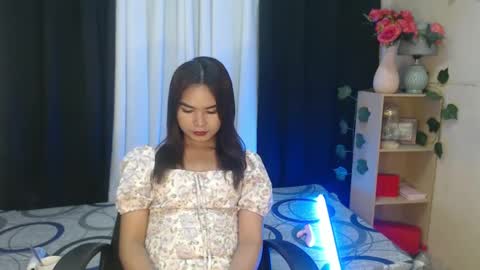 lovely_dianne online show from February 21, 2025, 1:55 pm