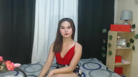 lovely_dianne online show from February 25, 2025, 9:20 am