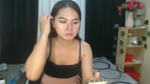 lovely_dianne online show from February 26, 2025, 4:45 pm