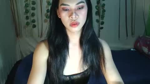 lovely_krizzy online show from December 2, 2025, 12:21 pm