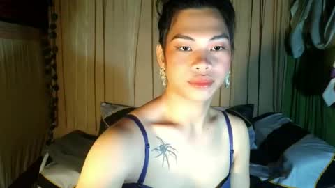 lovely_krizzy online show from February 4, 2026, 9:31 pm