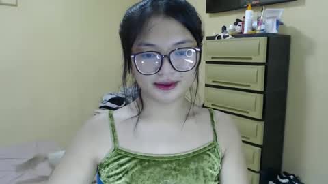Lovely Laura online show from December 10, 2024, 3:20 am