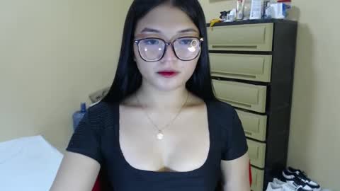 Lovely Laura online show from December 12, 2024, 5:10 am