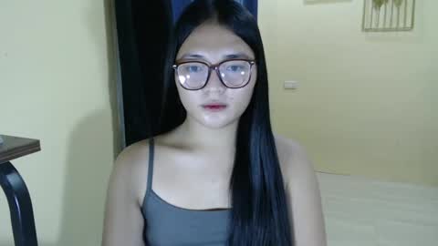 Lovely Laura online show from March 12, 2025, 5:57 am