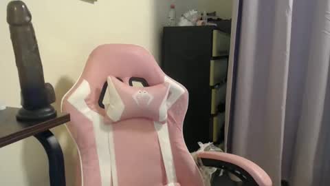 Lovely Laura online show from October 12, 2025, 7:24 pm