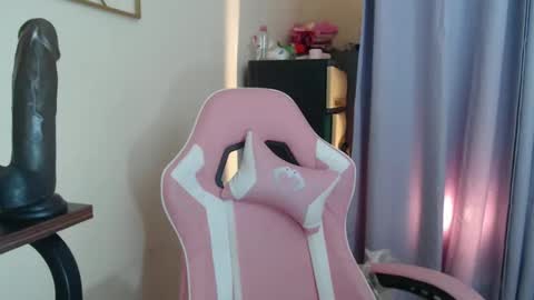 Lovely Laura online show from October 18, 2025, 1:41 am