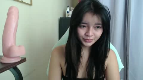 Lovely Laura online show from November 9, 2025, 6:23 am