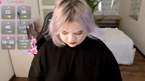 lovely_leilla online show from December 6, 2024, 6:50 pm