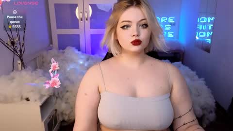 lovely_leilla online show from December 22, 2024, 1:01 am