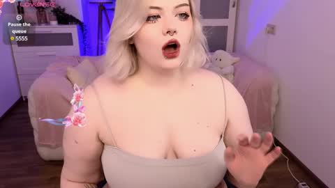 lovely_leilla online show from January 18, 2025, 9:55 pm